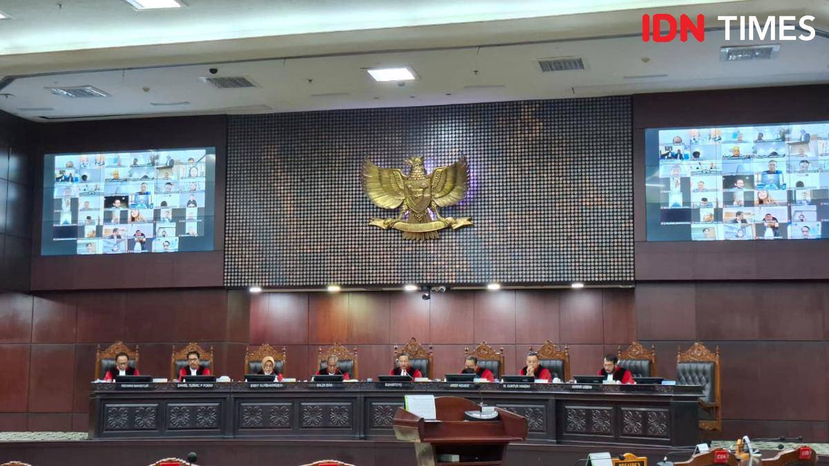 Sidang Mahkamah Konstitusi (MK) saat membacakan gugatan UU Tapera (IDN Times/Yosafat Diva Bayu Wisesa)
