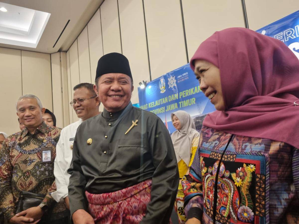 Gubernur Sumsel Herman Deru dan Gubernur Jatim Khofifah Indar Parawansa (IDN Times/Rangga Erfizal)