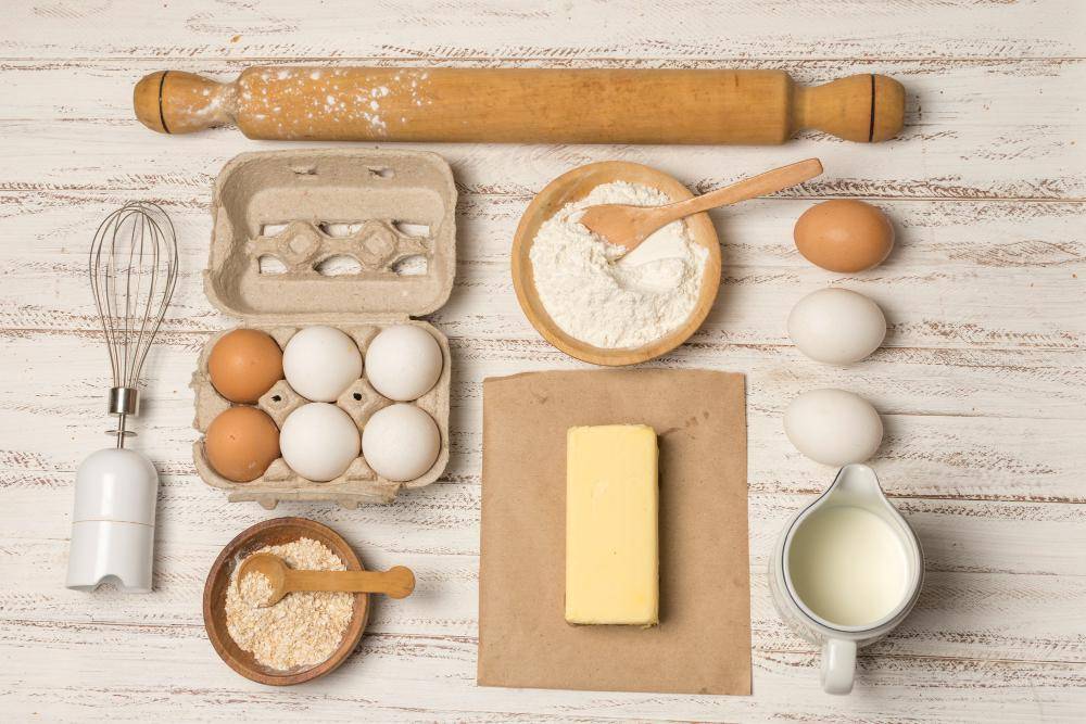 Potret bahan dan peralatan membuat kue