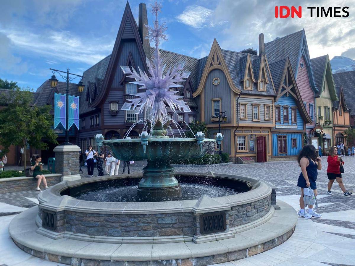 Potret spot tematik di Hong Kong Disneyland 