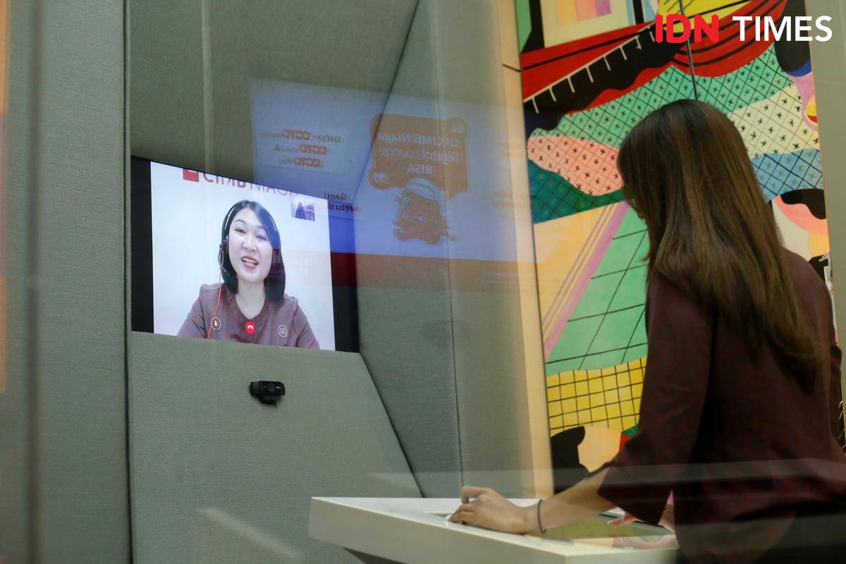 Layanan video banking di Digital Lounge CIMB Niaga Centre Point Mal (IDN Times/Doni Hermawan)