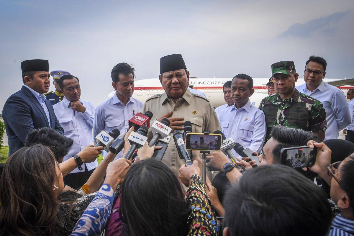 antarafoto-presiden-tiba-di-tanah-air-usai-kunjungan-kenegaraan-1759162065.jpg