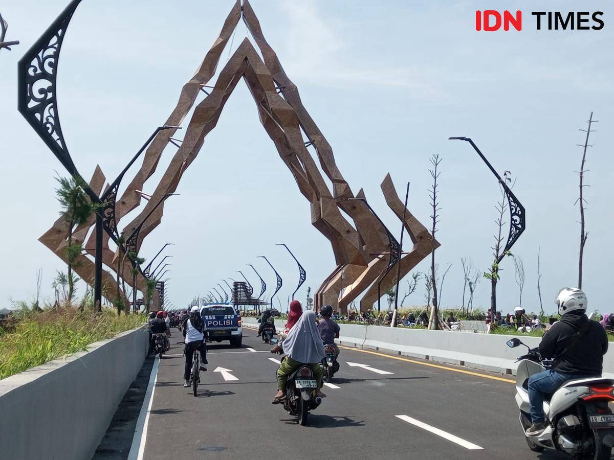 Warga antusias untuk mengikuti uji coba pembukaan lalu lintas Jembatan Pandansimo