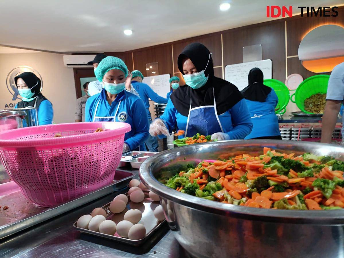 Aktivitas di salah satu SPPG di Tulungagung. IDN Times/Bramanta Pamungkas