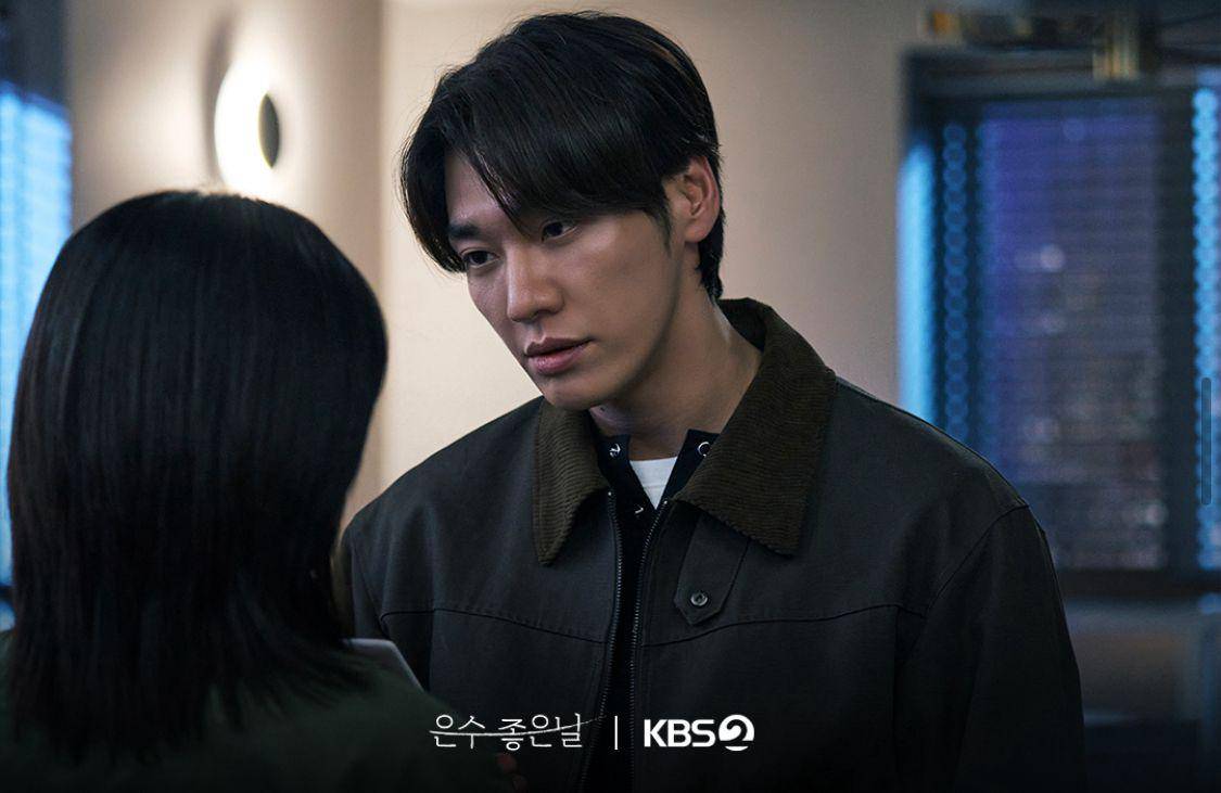 Cuplikan drama Korea Walking on Thin Ice (dok. KBS2/Walking on Thin Ice)