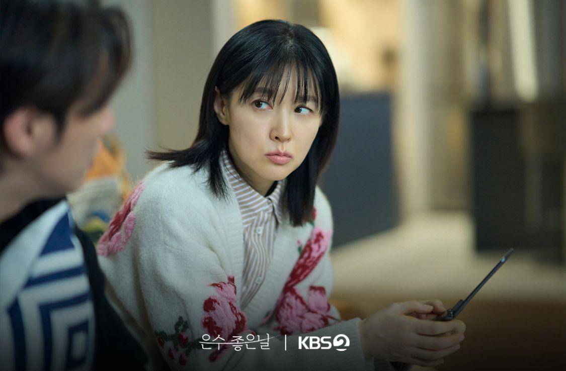 Cuplikan drama Korea Walking on Thin Ice (dok. KBS2/Walking on Thin Ice)