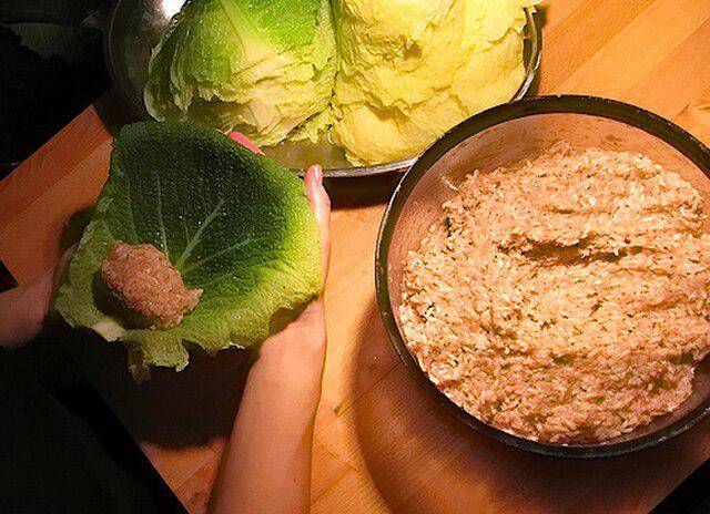 ilustrasi isian cabbage rolls (commons.wikimedia.org/a.fiedler)