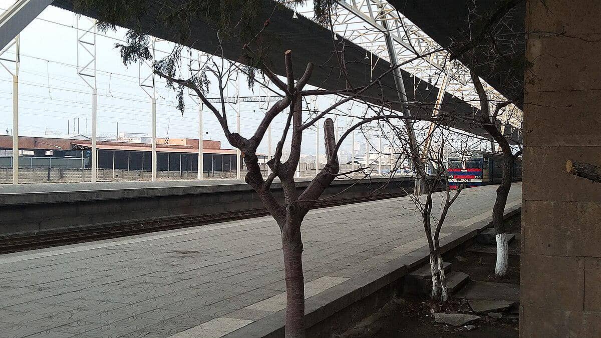 potret peron Stasiun Yerevan 