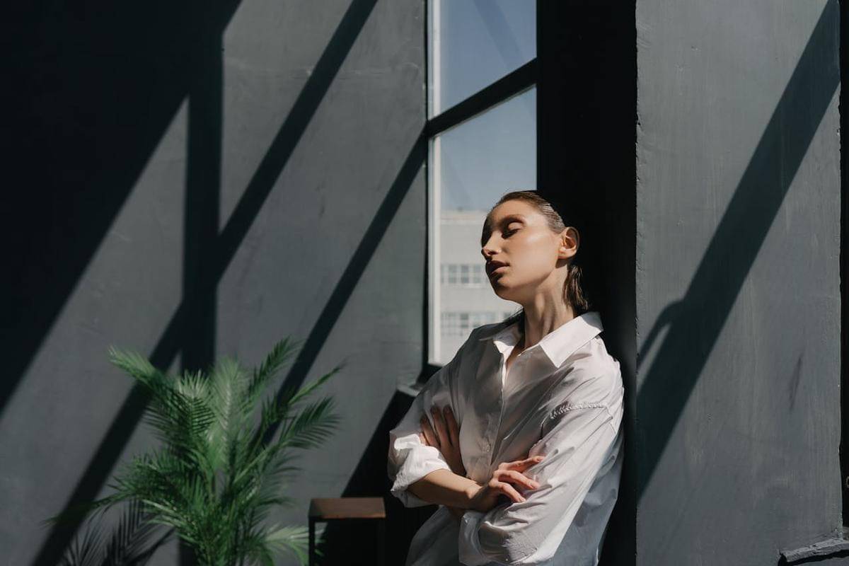 ilustrasi seorang perempuan (pexels.com/Mikhail Nilov)