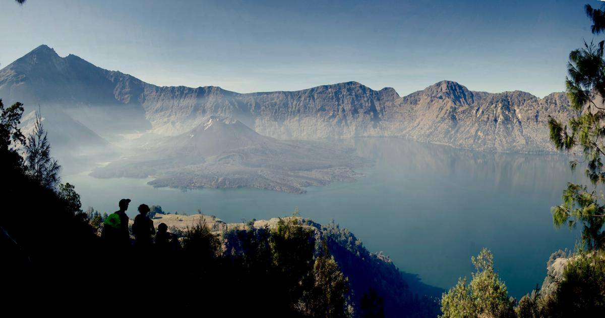Gunung Rinjani (unsplash.com/Ari Saaski)