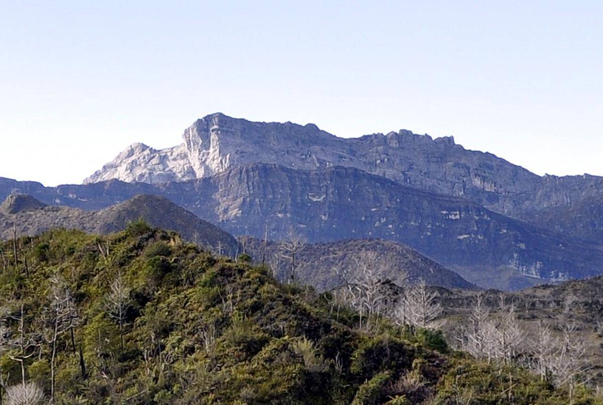 Gunung Trikora (commons.wikimedia.org/Christian Stangl)