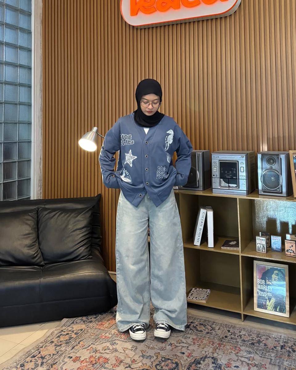 Gaya boyish jeans ala Lutfi Putri 