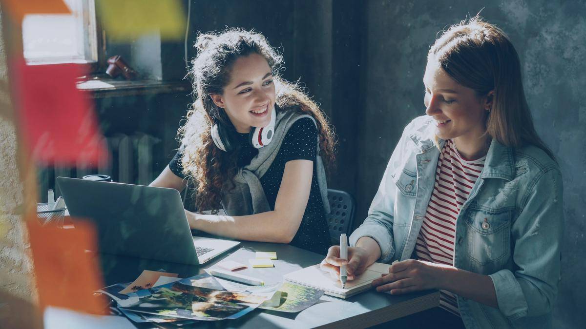 ilustrasi mahasiswa (unsplash.com/Vitaly Gariev)