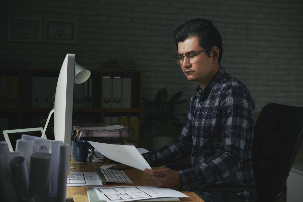 ilustrasi editor naskah (freepik.com/pressfoto)