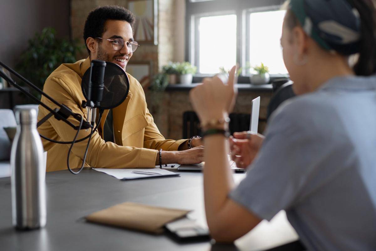 Ilustrasi podcast (freepik.com/freepik)