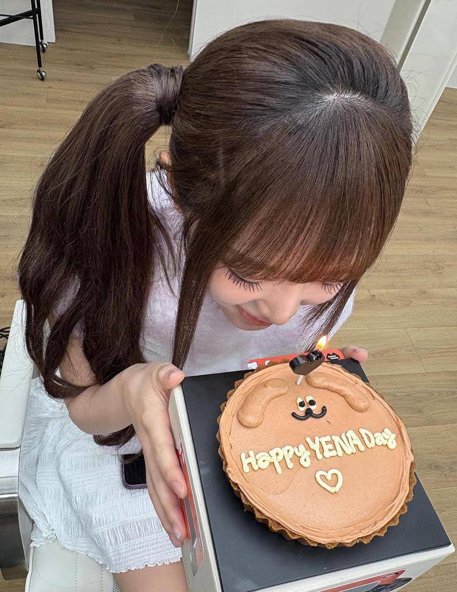 potret ulang tahun Yena (instagram.com/yena.jigumina)