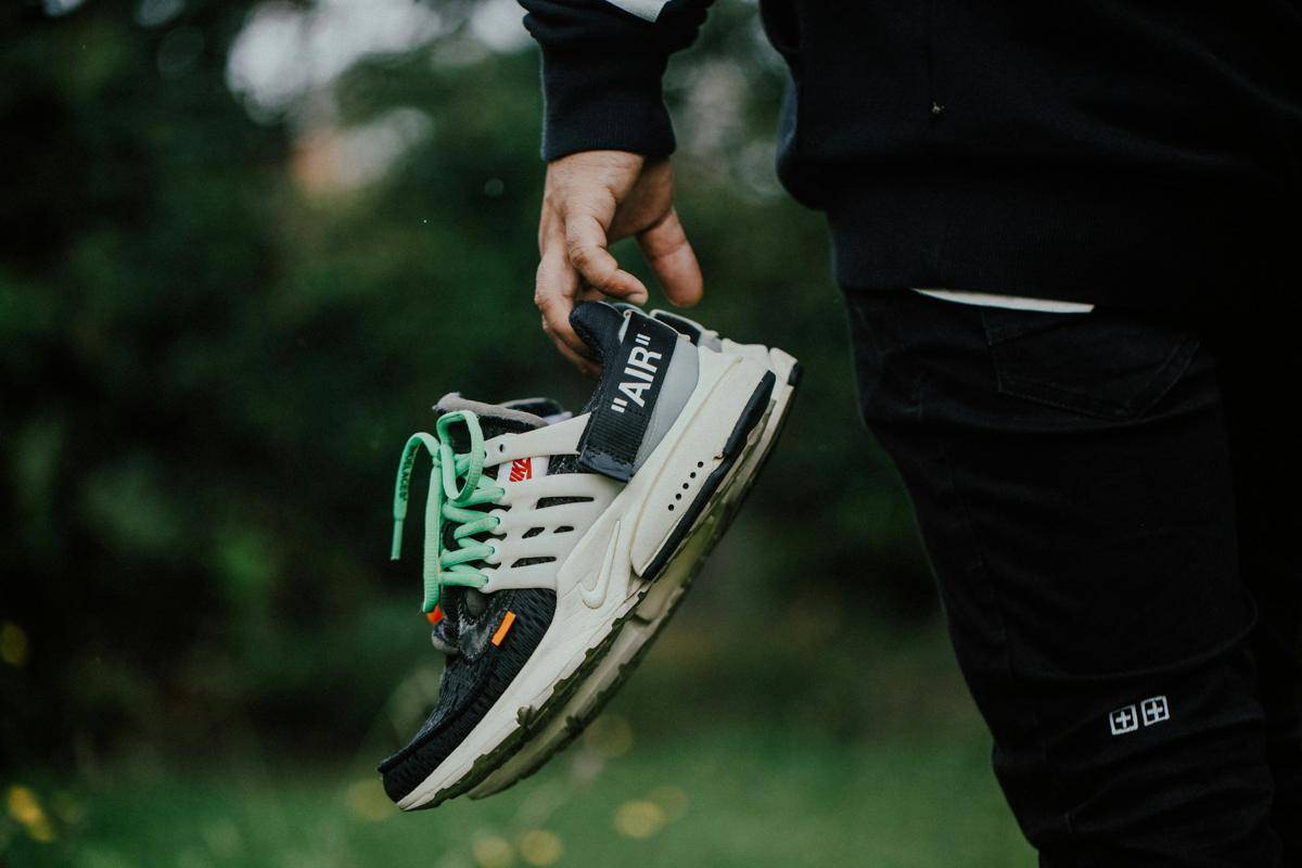 ilustrasi sneakers running (unsplash.com/Anish Prajapati)