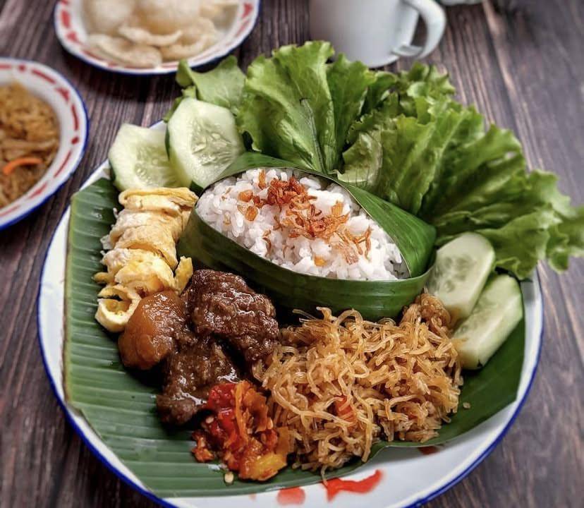 Nasi uduk spesial dengan semur daging (instagram.com/@pr.ditha)