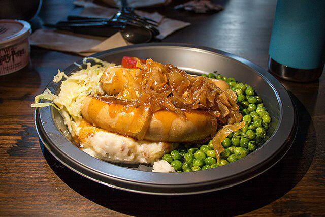 ilustrasi bangers and mash(commons.wikimedia.org/HarshLight)