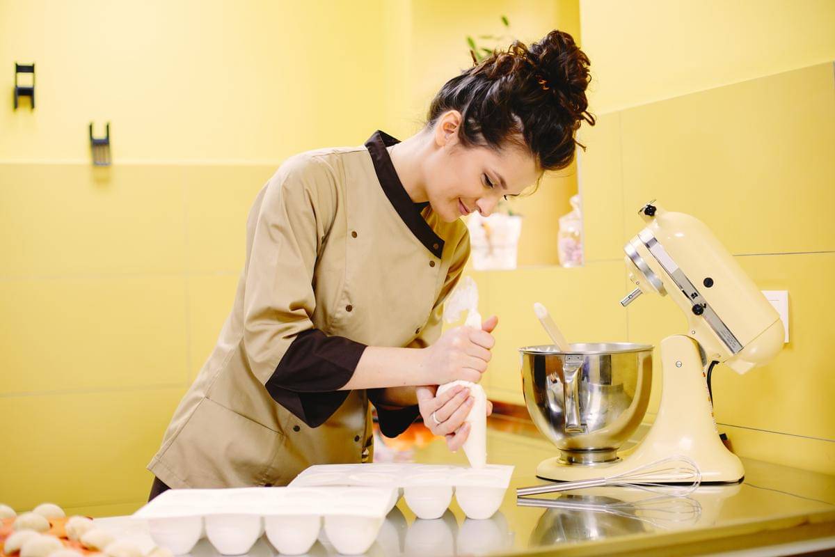 ilustrasi pastry chef (freepik.com/prostooleh)