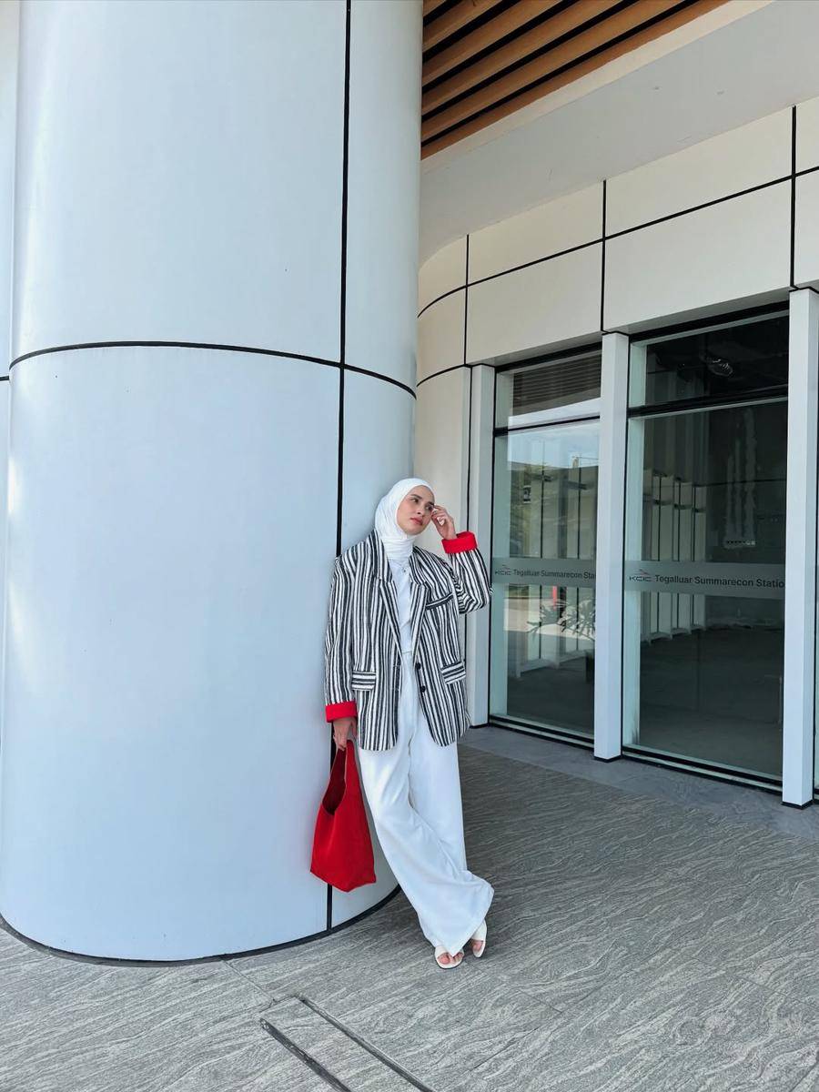Outfit ala Dwi Handayani Syah Putri