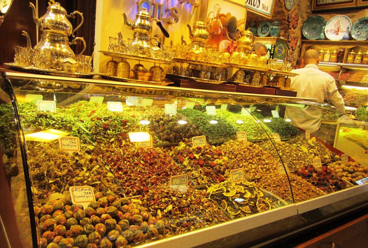aneka teh yang dijual di Grand Bazaar, Istanbul (dok.pribadi/Gusti Nur Iwari)