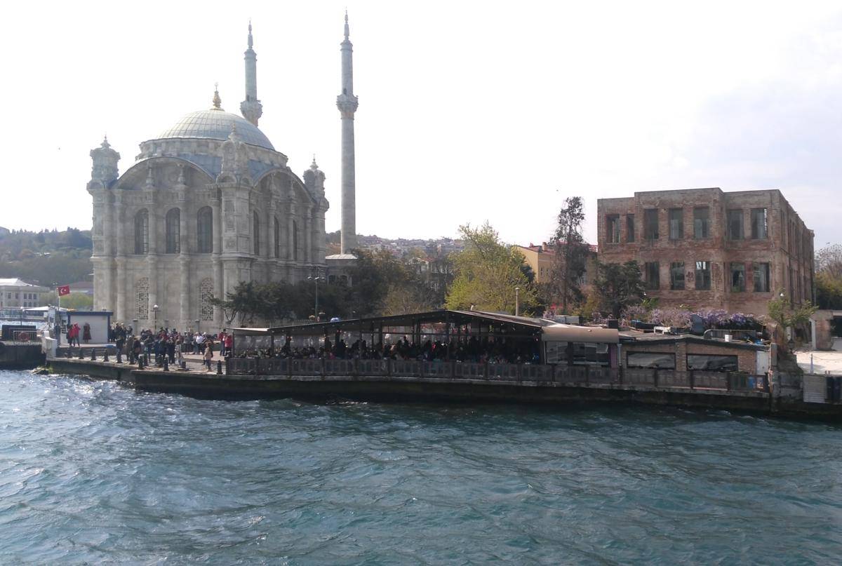 pemandangan dari Selat Bosphorus (dok.pribadi/Gusti Nur Iwari)
