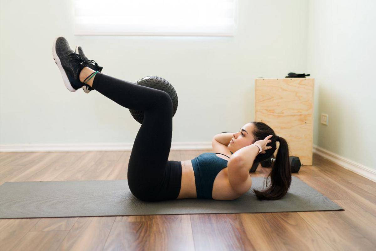 ilustrasi pelvic tilt exercise (freepik.com/tonodiaz)