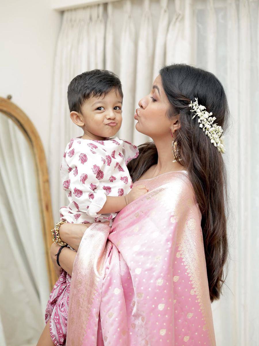 Ishita Dutta dan putranya