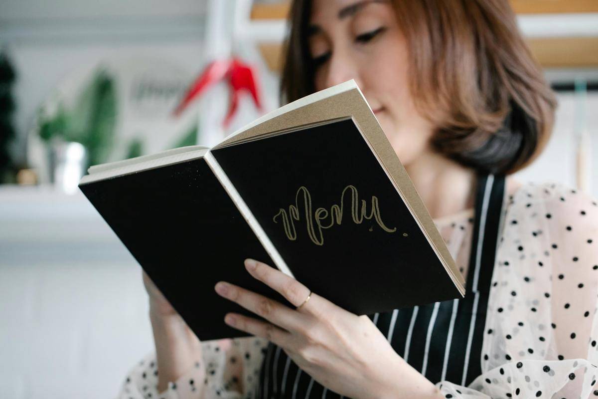 ilustrasi menyusun menu dessert (pexels.com/Katya Wolf)