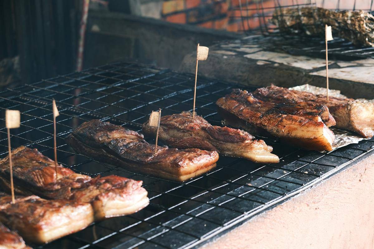 ilustrasi tusukan daging (unsplash.com/Pikacent)