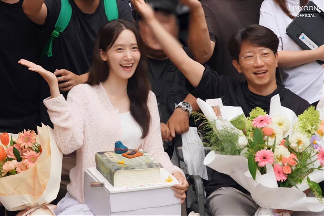 momen syuting terakhir drama Bon Appétit, Your Majesty (dok. YouTube/ Yoona's So Wonderful Day)