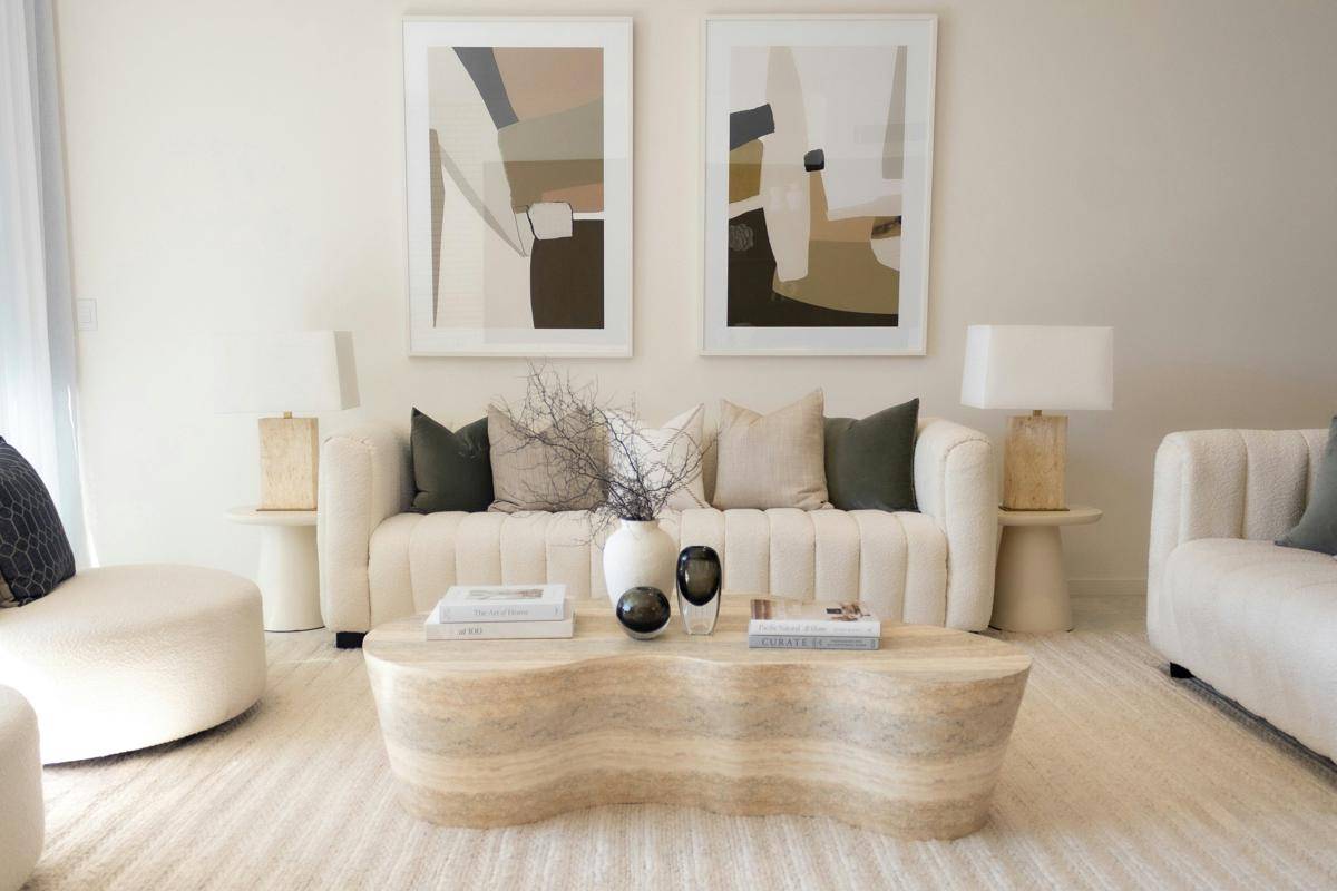 inspirasi dekorasi coffee table agar lebih mewah (unsplash.com/Rebecca Chandler)