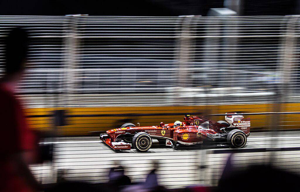 salah satu momen pada balapan GP Singapura 2013