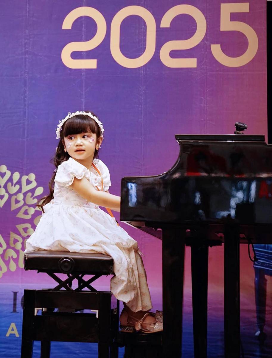potret Bible anak Felicya Angelista
