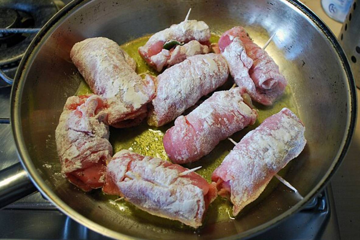 potret memasak saltimbocca 