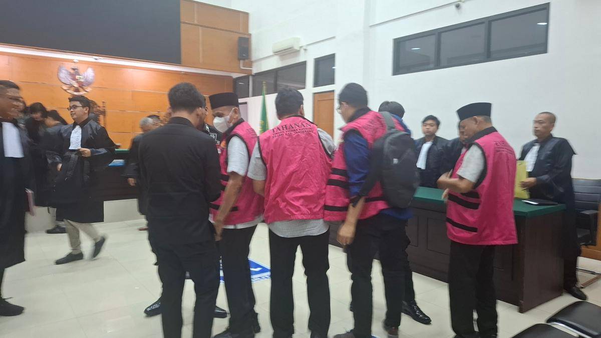 Sidang terdakwa pagar laut Kades Kohod Cs 