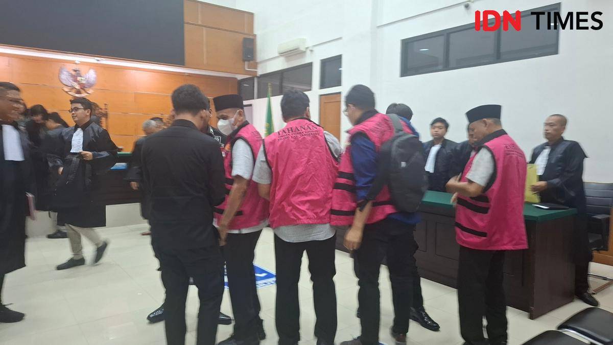 Sidang terdakwa pagar laut Kades Kohod Cs