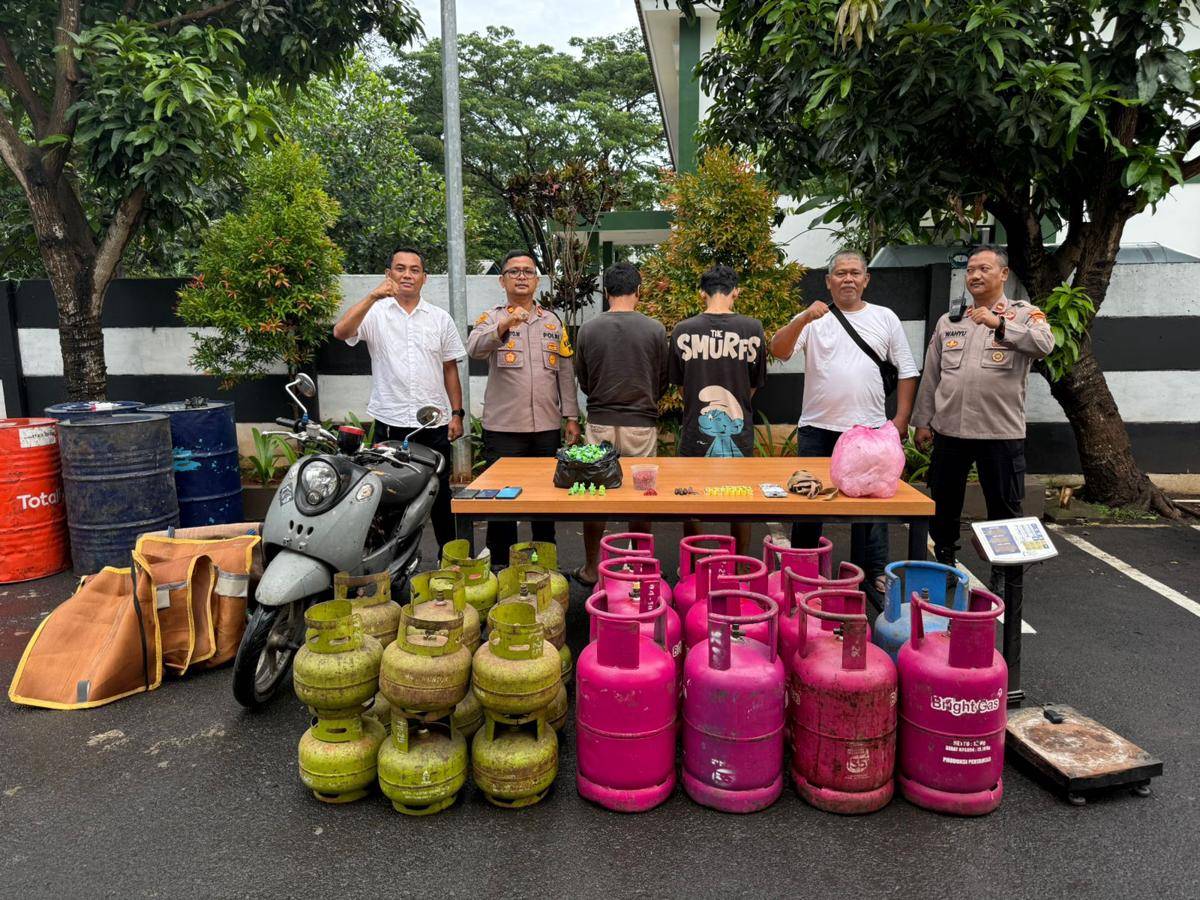Rumah Kontrakan digerebek usai dijadikan home industry pengoplosan gas subsidi 