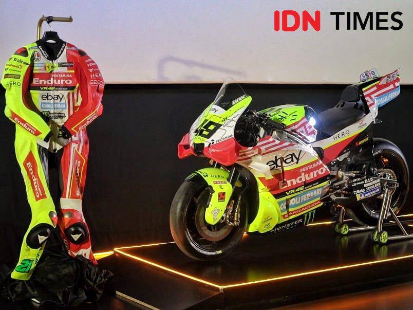 Potret livery spesial Pertamina Enduro VR46 Racing Team untuk MotoGP Indonesia 2025. (IDN Times / Gilang Pandutanaya)