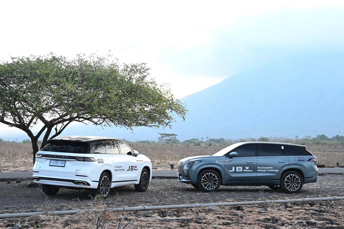 Foto 4. JAECOO J8 SHS ARDIS menghadapi kombinasi jalan berbatu dan rute semi-offroad di Banyuwangi sebelum akhirnya mencapai Yogyakarta.jpeg