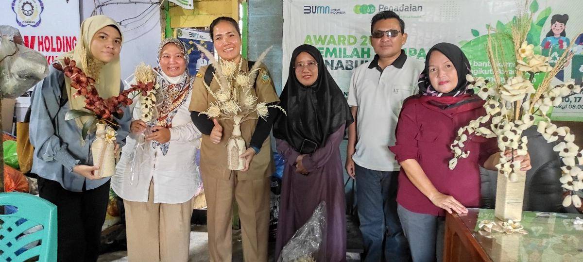 Bank Sampah Anyelir juga aktif melakukan pelatihan dan edukasi mengolah sampah (dok.Bank Sampah Anyelir)