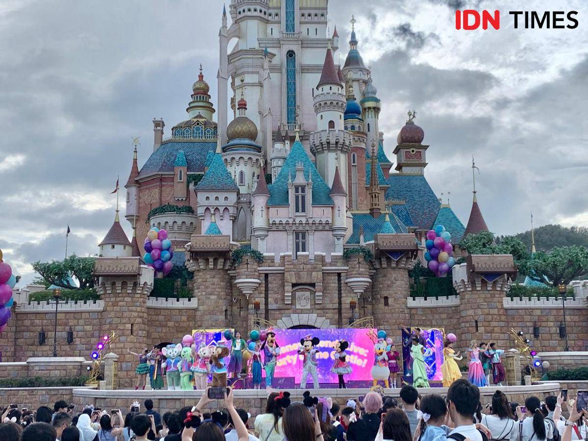 Potret pertunjukan di Hong Kong Disneyland