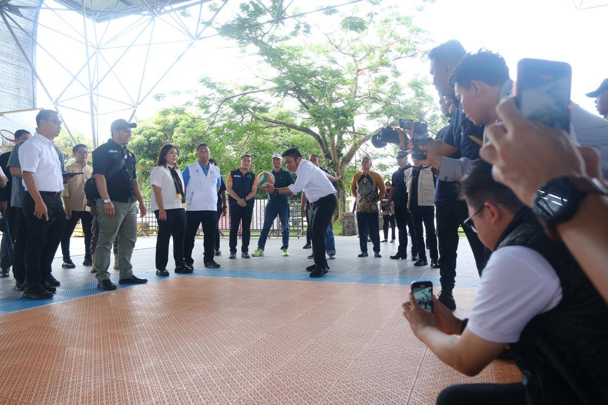 Gubernur Sumsel Herman Deru didampingi Bupati Muba Toha saat meninjau venue Porprov. (Dok. Pemkab Muba)