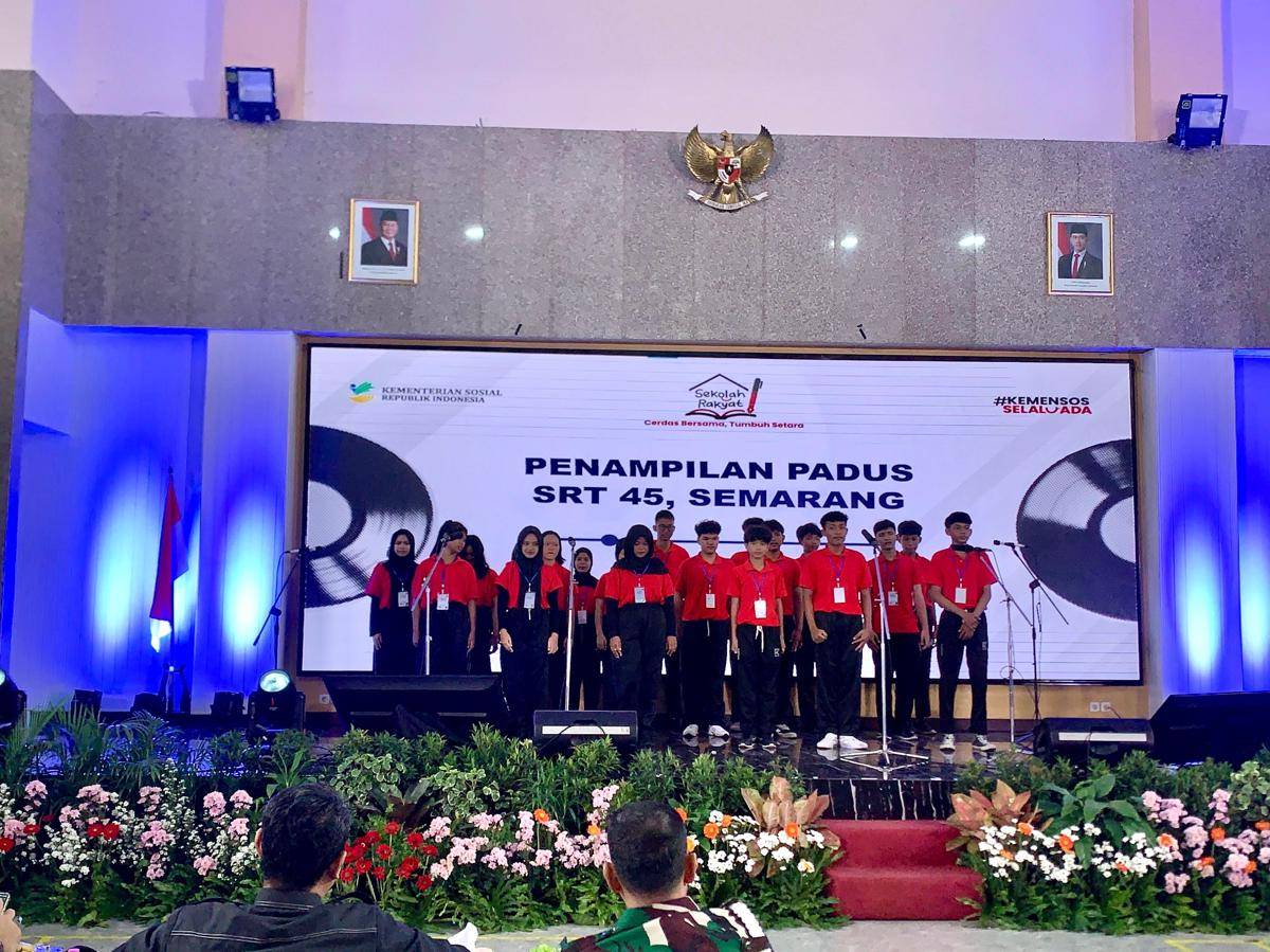 Sekolah Rakyat di Kota Semarang resmi beroperasi di Balai Besar Pelatihan Vokasi dan Produktivitas, Palebon Kota Semarang, Selasa (30/9/2025). Peresmian sekolah dengan fasilitas asrama itu diresmikan oleh Wakil Menteri Sosial (Wamensos) RI, Agus Jabo Priyono. (IDN Times/Anggun Puspitoningrum)