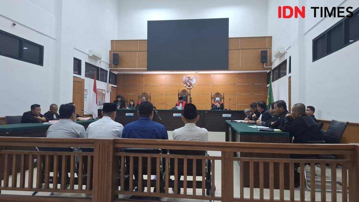 Sidang terdakwa pagar laut Kades Kohod Cs