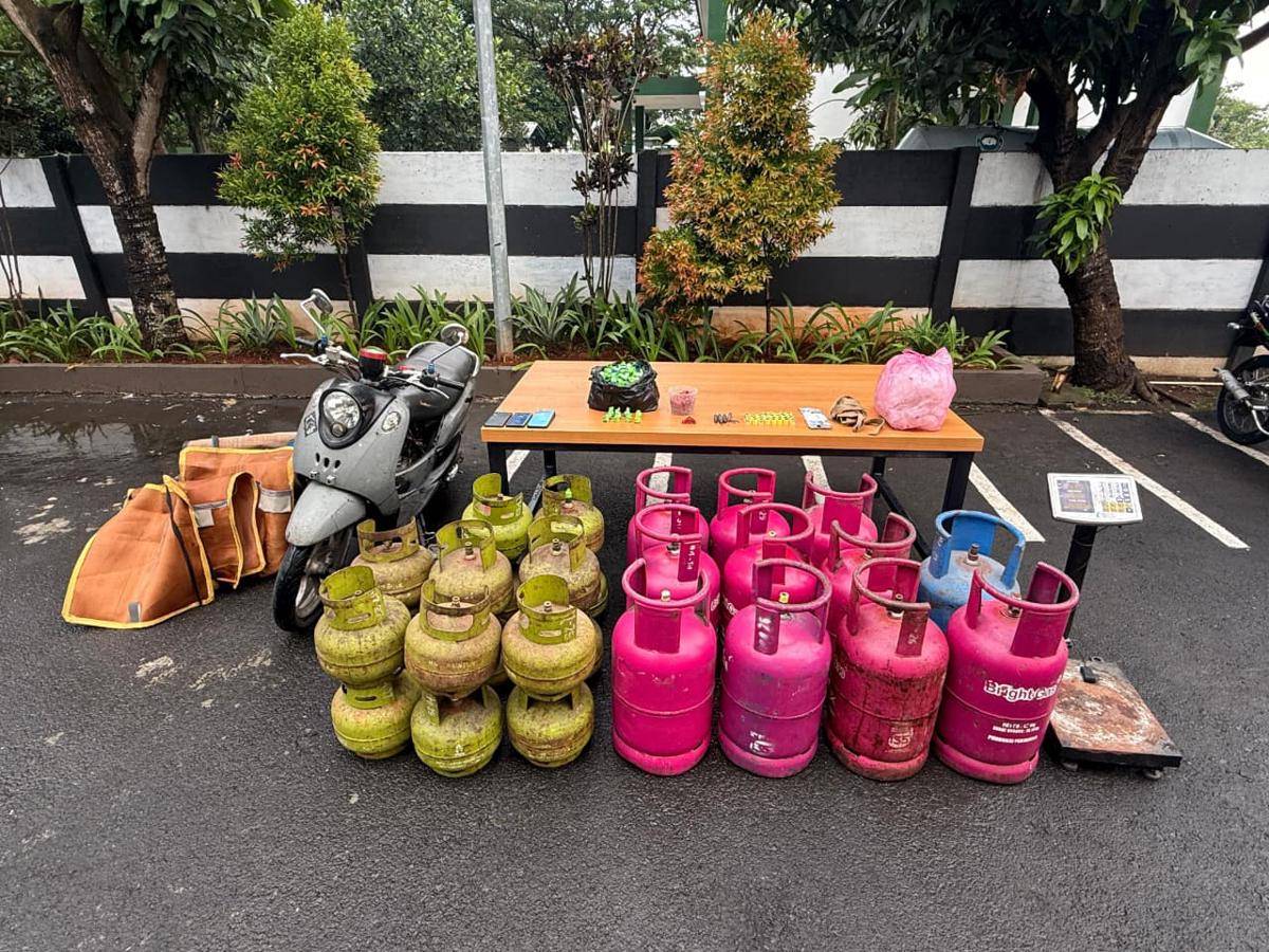 Rumah Kontrakan digerebek usai dijadikan home industry pengoplosan gas subsidi 