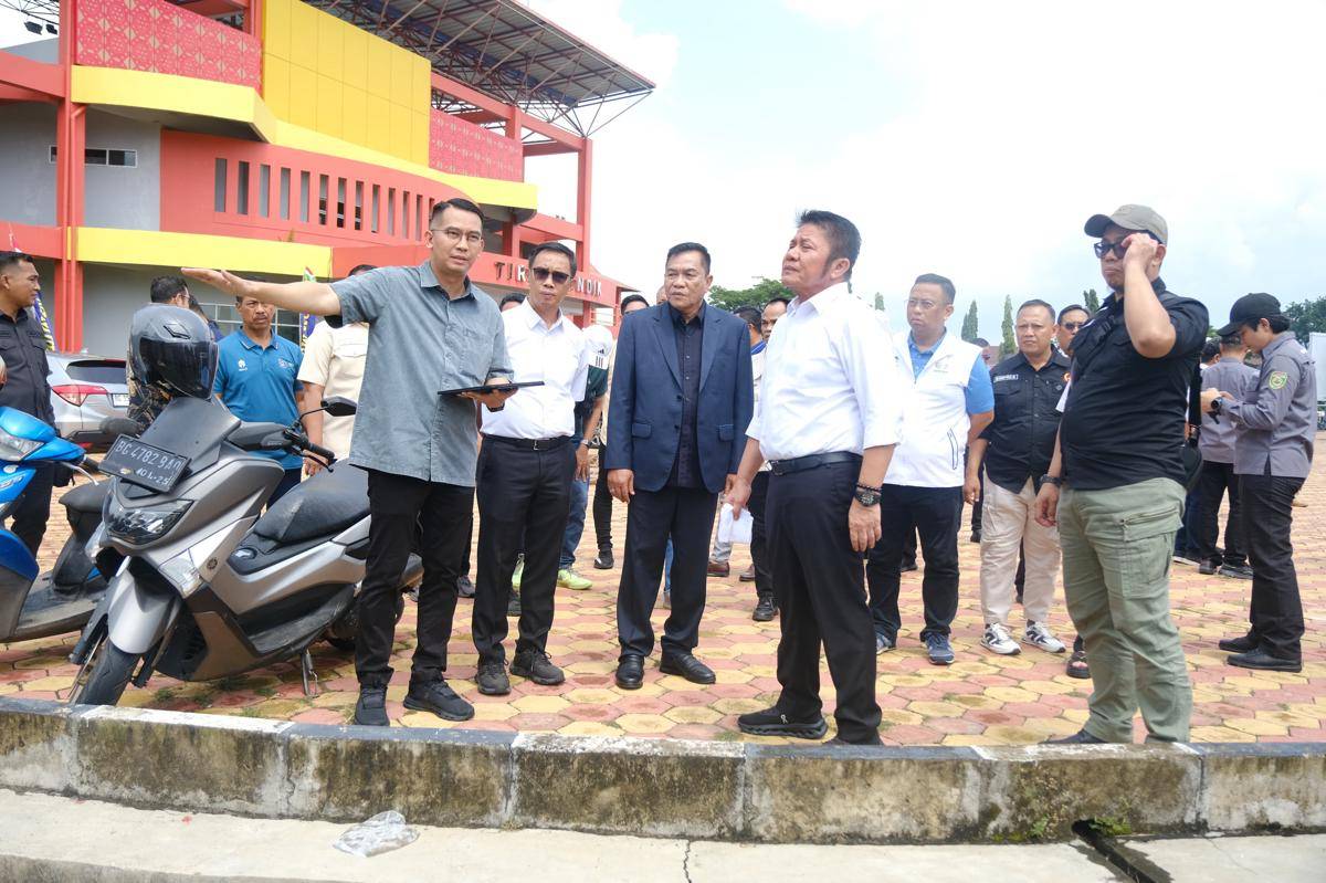 Gubernur Sumsel Herman Deru didampingi Bupati Muba Toha saat meninjau venue Porprov. (Dok. Pemkab Muba)