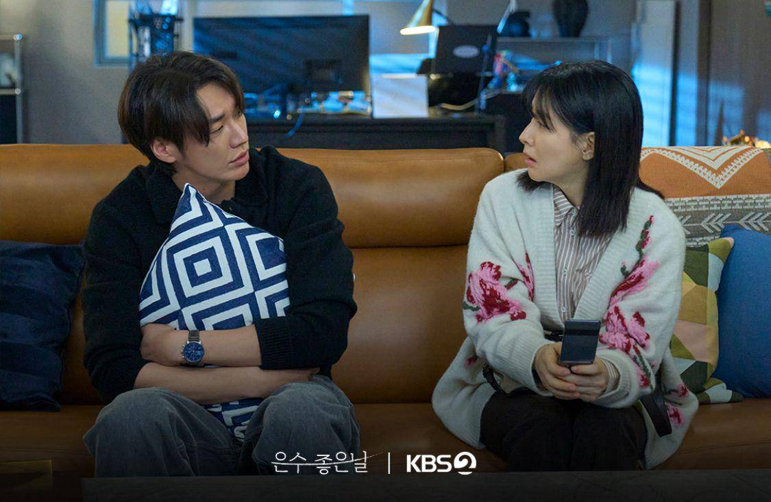 Cuplikan drama Korea Walking on Thin Ice (dok. KBS2/Walking on Thin Ice)