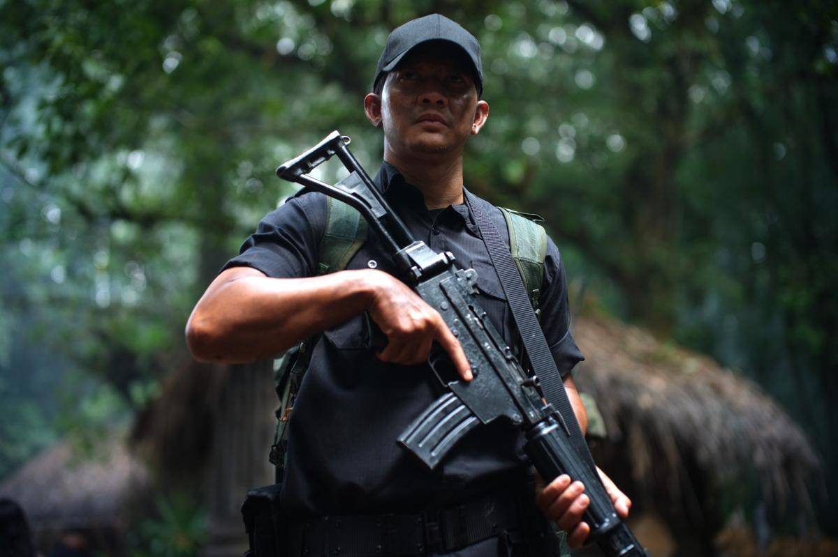 Cuplikan adegan di film Timur
